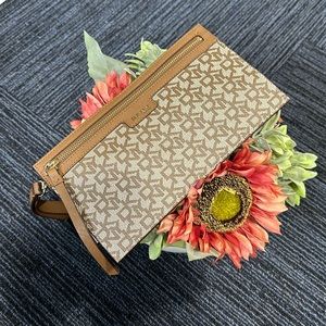 Dkny Lg Vela Wristlet 10" x 6"